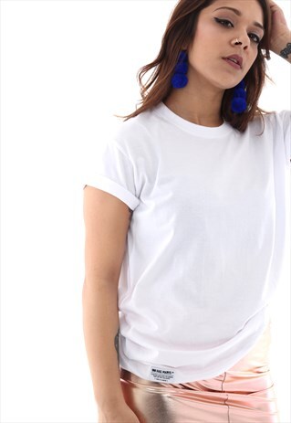 WHITE TSHIRT WITH WOVEN PATCH