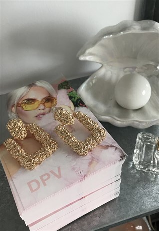 STATEMENT OVERSIZED GOLD DOOR KNOCKER EARRINGS