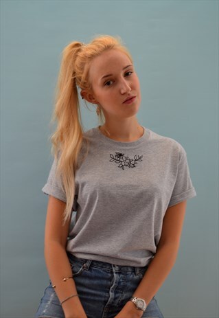 EXCLUSIVE EMBROIDERED FLORAL BEE GREY T-SHIRT