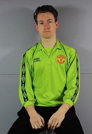 VINTAGE UMBRO MANCHESTER UNITED DRILL TOP IN GREEN WITH LOGO