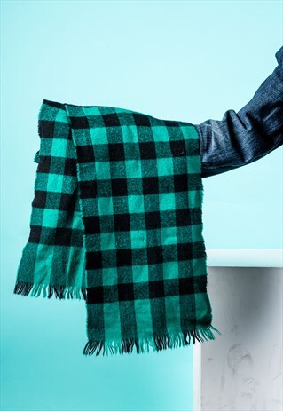 VINTAGE SCARF IN GREEN AND BLACK CHECKED WOOL