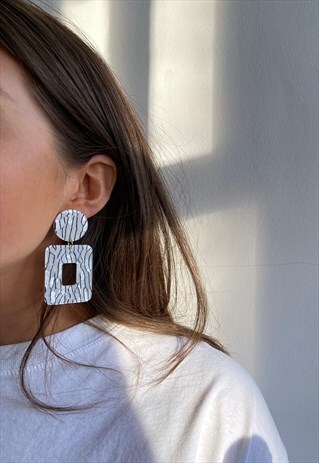 MONOCHROME MARBLE DROPPER EARRINGS