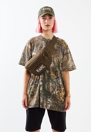 BUMBAG IN GREEN WITH WHITE EMBROIDERY