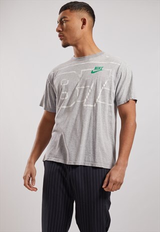 VINTAGE NIKE T-SHIRT