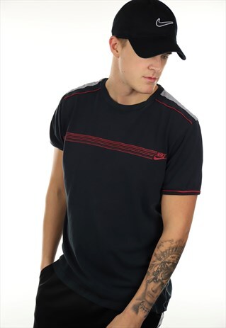 VINTAGE NIKE SMALL LOGO T SHIRT TEE