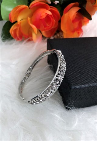 SILVER COLOURED DIAMONTE BANGLE