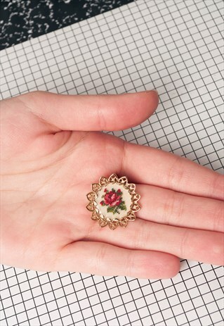 80S VINTAGE EMBROIDERED BROOCH