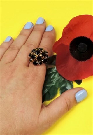 VINTAGE 60S BLACK RHINESTONES & GOLD METAL RING