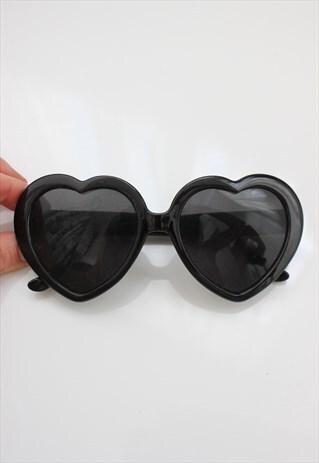 BLACK HEART SHAPED SUNGLASSES