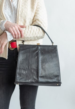 VINTAGE 60S HAND BAG IN TEXTURED LEATHER