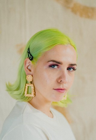 GOLD RETRO STYLE DROP EARRINGS