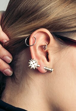 Golden ear cuff - Plastic mace earring