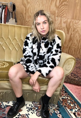 VINTAGE 90S COW PRINT FAUX FUR TEDDY JACKET