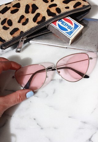 LIGHT PINK CAT EYE SUNGLASSES