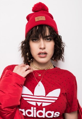 WINTER BEANIE WITH POMP IN RED