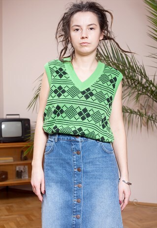 VINTAGE GREEN KNIT V-NECK VEST WITH DIAMOND BLACK PATTERN