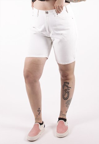 VINTAGE LEVI'S 90S HIGH WAISTED WHITE DENIM SHORTS /NN2003