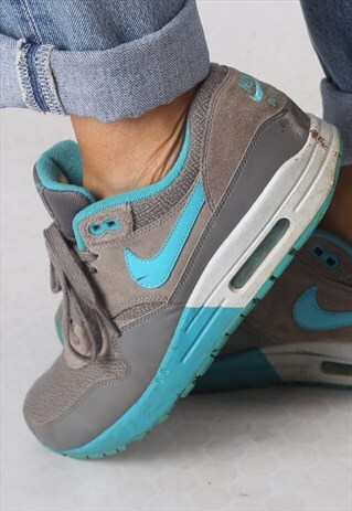 NIKE AIR MAX TRAINERS UK 7. US 9.5 (EC-O)