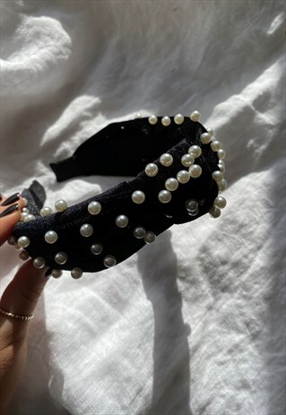 FAUX PEARL AND BLACK VELVET HEADBAND