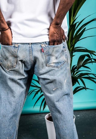 VINTAGE LEVI'S 501 JEANS IN BLUE WITH PAINT MARKS