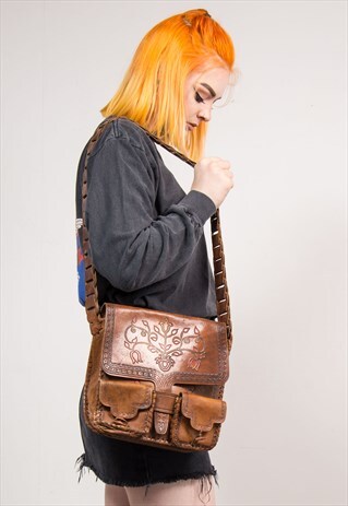 VTG 70'S BROWN PAINTED TOOLED LEATHER HIPPIE SHOULDER BAG