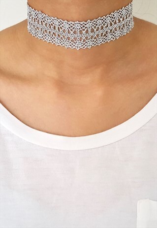 DETAILED METALLIC LACE CHOKER - SILVER