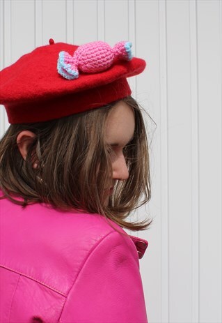 VINTAGE BRIGHT RED WOOL BERET WITH PINK SWEET