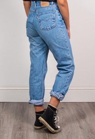90'S VINTAGE LEVI'S HIGH WAIST BLUE DENIM MOM JEANS