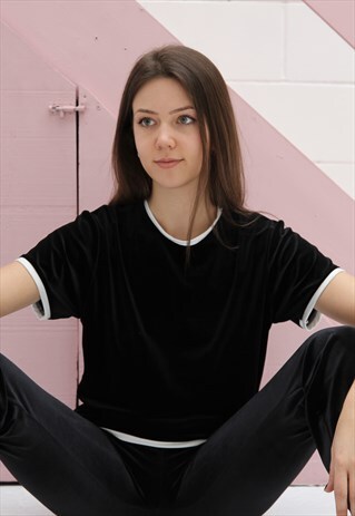 BLACK CONTRAST VELVET T-SHIRT