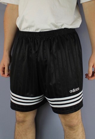 VINTAGE ADIDAS SHORTS IN BLACK WITH EMBROIDERED LOGO AND MIS