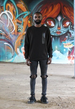 SWEATER IN BLACK WITH FRONT BLACK PRINT