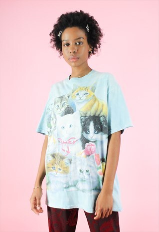 VINTAGE 90S Y2K BABYBLUE KITTEN PRINT OVERSIZED T-SHIRT