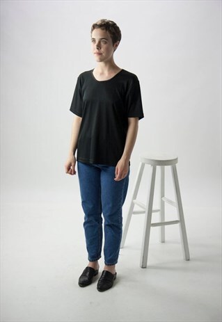 BLACK RIBBED CREW NECK / RETRO CASUAL T-SHIRT