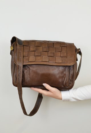 WOVEN MESSENGER BAG