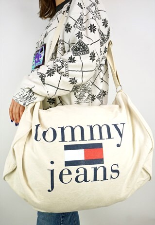 VINTAGE 90'S TOMMY HILFIGER DUFFLE BAG