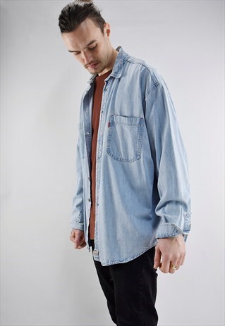 VINTAGE 90S LEVI'S OVERSIZED PALE BLUE DENIM SHIRT