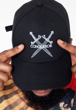 BLACK STRAPBACK HAT