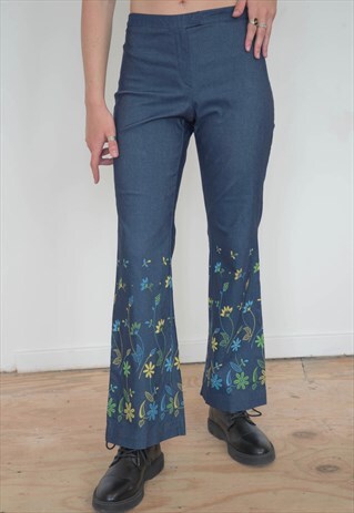 VINTAGE 00S Y2K DENIM FLARES IN BLUE WITH FLOWER PRINT