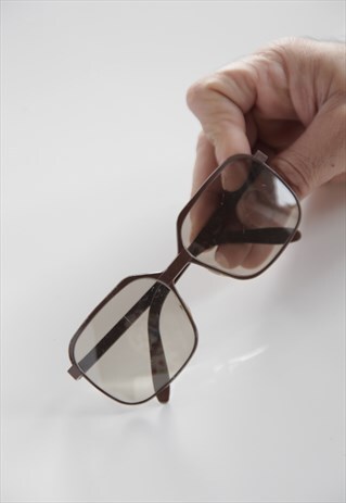 VINTAGE BROWN FRAME, LIGHT BROWN LENSES.