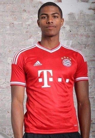 VINTAGE ADIDAS BAYERN MUNICH FOOTBALL SHIRT RED