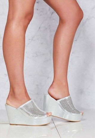 SLIP ON PEEPTOE DIA WEDGE MULE IN SILVER