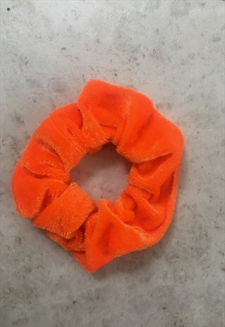 ORANGE VELVET SCRUNCHIE