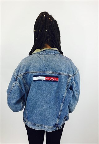 TOMMY HILFIGER 90S DENIM BIG LOGO SPELLOUT JACKET