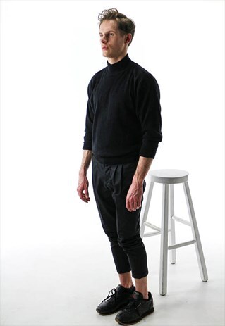 LONG SLEEVE TURTLENECK / BLACK FITTED JUMPER