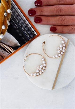 GOLD PEARL SIDE HOOP DANGLE EARRINGS