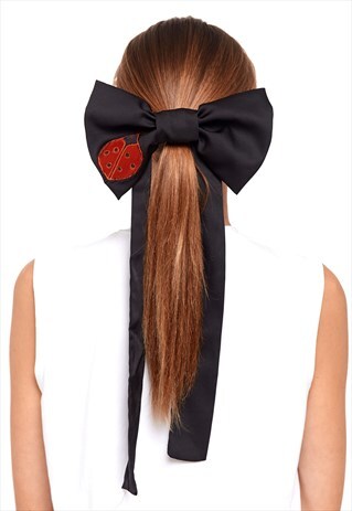 VINTAGE SATIN SCRUNCHIE HAIR BAND IN BLACK. EARLY 90S