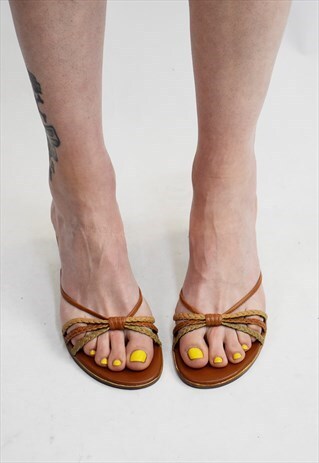 VINTAGE 90S CHAPS LYRA BRAIDED LEATHER KITTEN HEEL SLIDERS