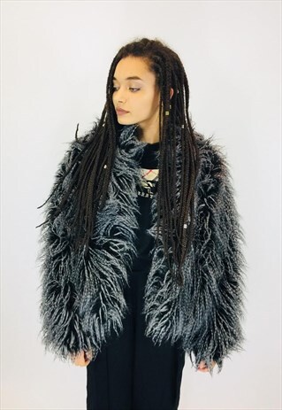 VINTAGE BEAUTIFUL GREY FAUX FUR COAT