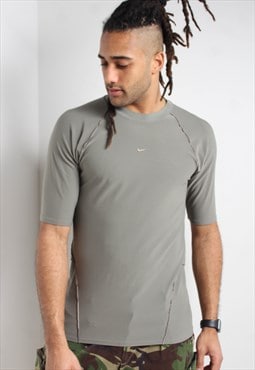 Vintage Nike Y2k T-Shirt Grey