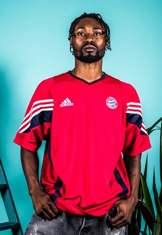 VINTAGE ADIDAS BAYERN MUCHEN FOOTBALL SHIRT IN RED